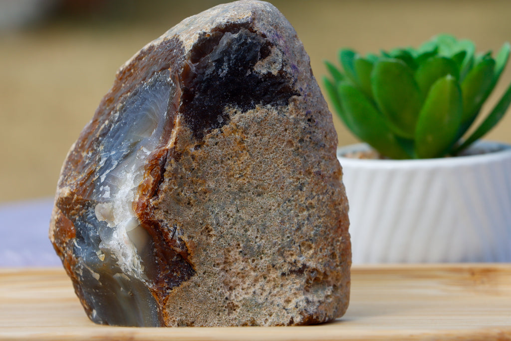 Agate cut base