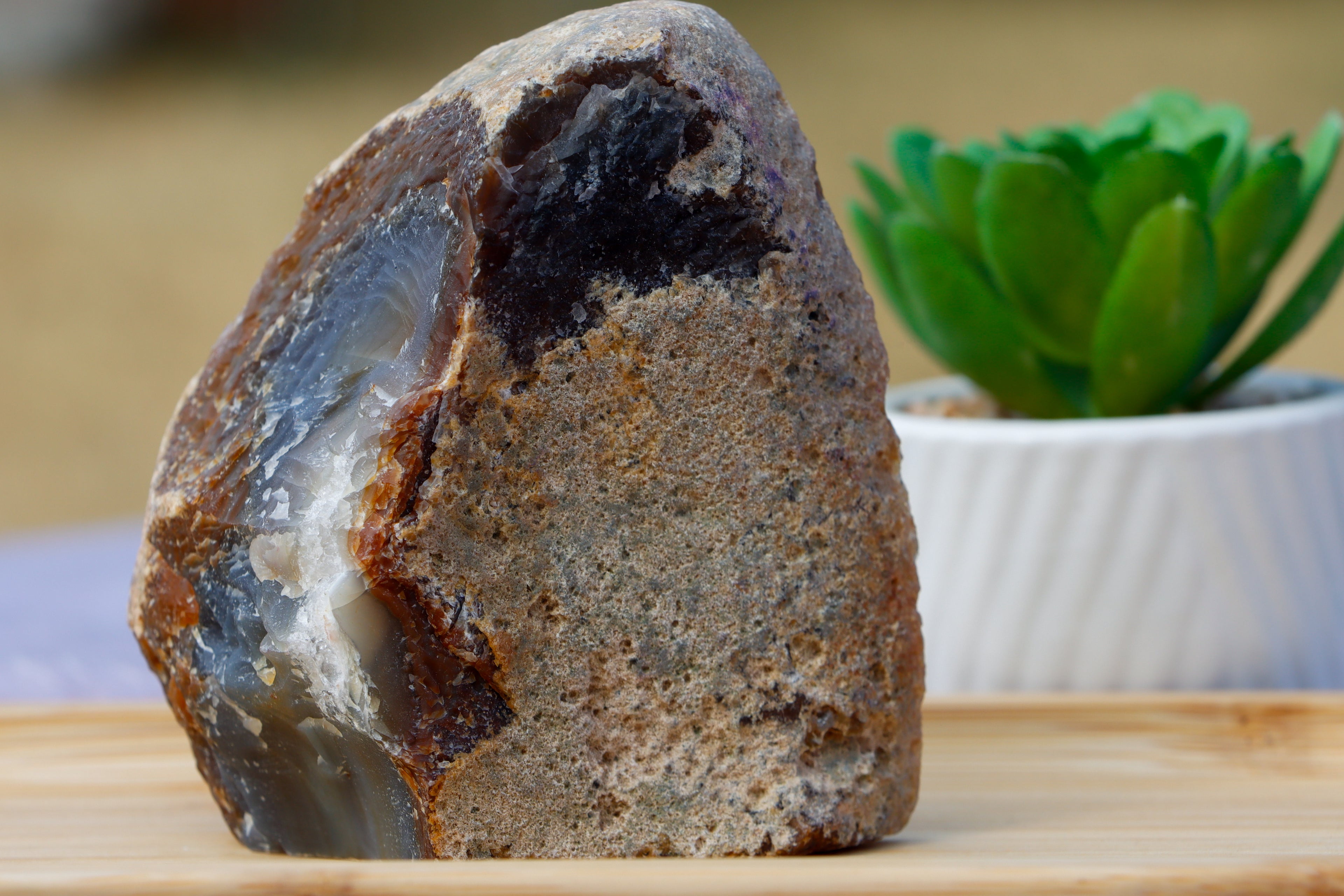 Agate cut base